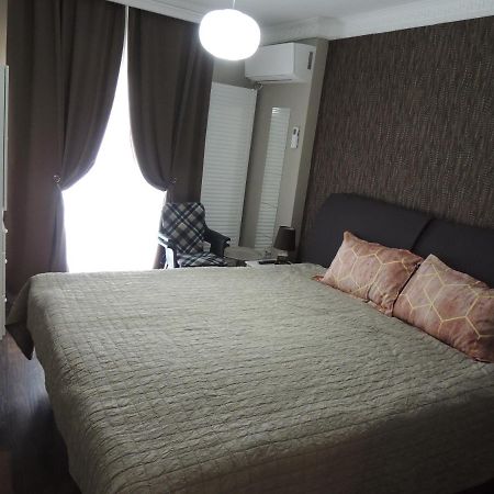 Blue Sky House Hotel Balotesti Bagian luar foto