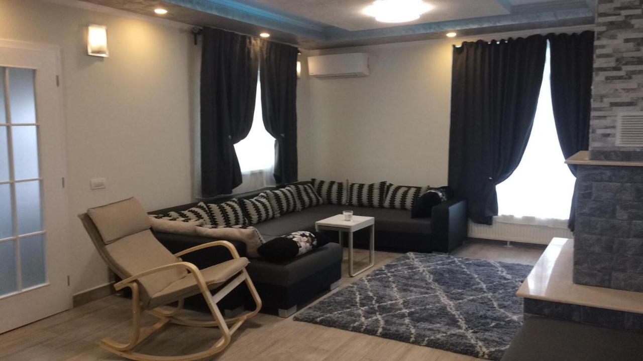 Blue Sky House Hotel Balotesti Bagian luar foto