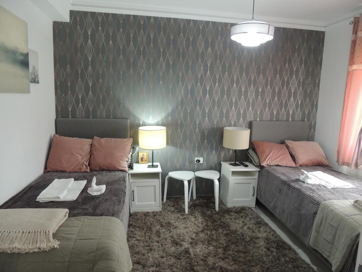 Blue Sky House Hotel Balotesti Bagian luar foto