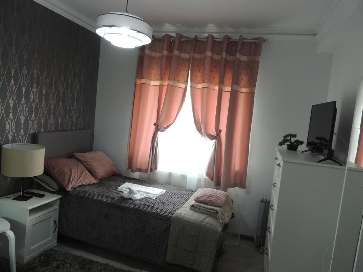 Blue Sky House Hotel Balotesti Bagian luar foto